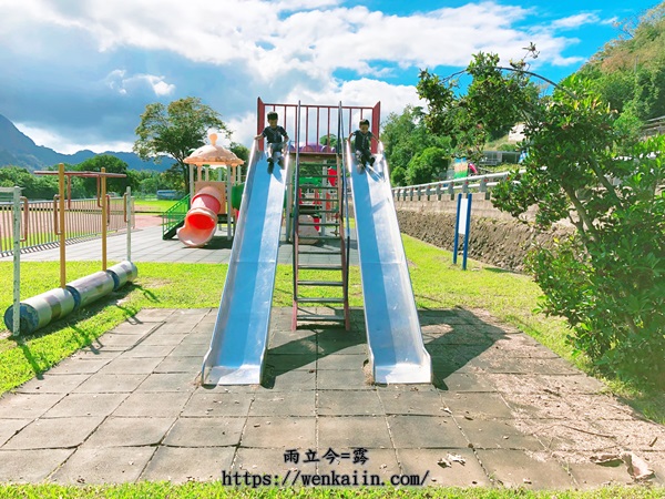 台東溜滑梯：鹿野國小遊戲區，有鋼鐵溜滑梯及飛機，在美麗的山景下享受兒童遊樂區。 - 台東溜滑梯公園 - 雨立今=霠