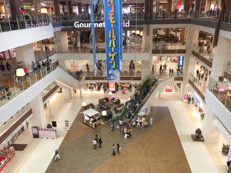 沖繩：可以逛上一天的AEON MALL OKINAWA RYCOM(永旺夢樂城沖繩來客夢)。 - 沖繩bic camera - 雨立今=霠