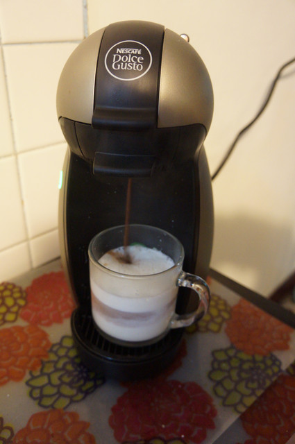 【新鮮試】：雀巢咖啡機－Dolce Gusto-Piccolo，讓喝咖啡成為一種優雅享受。 - 雨立今=霠