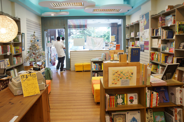 【1Y2M13D】花蓮凱風卡瑪兒童書店：親子小食堂(已歇業) - 雨立今=霠