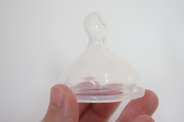 【新鮮試】：NUK 寬口徑玻璃彩色奶瓶，外觀漂亮又實用。 - 雨立今=霠