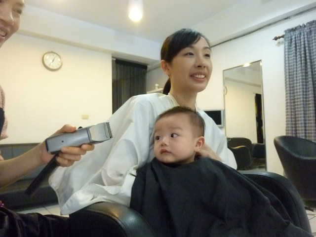 6M19D：小嬰兒也要很時尚－邱言言剪髮初體驗 - 雨立今=霠