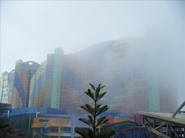 2010.01.03．Day4馬來西亞：雲頂室內外遊樂園 - 雨立今=霠