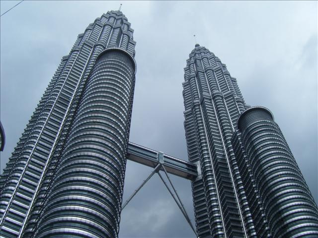 2010.01.02．Day3馬來西亞：雙子星大樓 - 雨立今=霠