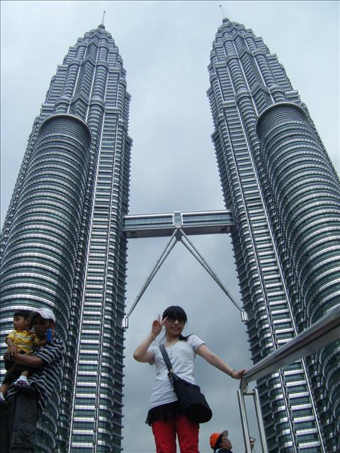 2010.01.02．Day3馬來西亞：雙子星大樓 - 雨立今=霠