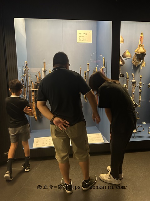 台南室內景點/台南行程:奇美博物館,展覽豐富有趣,可以逛上整日的好地方!台南親子景點推薦,台南雨天備案。 - 台南, 台南仁德景點, 台南博物館, 台南好玩, 台南室內景點, 台南必去, 台南必暑景點, 台南必逛, 台南推薦景點, 台南景點, 台南行程, 台南親子室內景點, 台南親子景點, 台南親子行程, 台南雨天景點, 奇美博物館, 奇美博物館dacrd, 奇美博物館ptt, 奇美博物館一日遊, 奇美博物館交通, 奇美博物館休館, 奇美博物館兵器, 奇美博物館動物, 奇美博物館展館介紹, 奇美博物館展館推薦, 奇美博物館常設展, 奇美博物館必看, 奇美博物館必逛, 奇美博物館推薦, 奇美博物館樂器, 奇美博物館營業, 奇美博物館紀念品, 奇美博物館親子, 奇美博物館適合小朋友嗎, 奇美博物館門票, 奇美博物館開館時間, 奇美博物館館藏, 臺灣博物館推薦 - 雨立今=霠