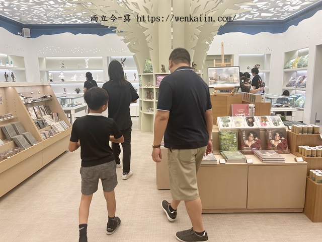 台南室內景點/台南行程:奇美博物館,展覽豐富有趣,可以逛上整日的好地方!台南親子景點推薦,台南雨天備案。 - 台南, 台南仁德景點, 台南博物館, 台南好玩, 台南室內景點, 台南必去, 台南必暑景點, 台南必逛, 台南推薦景點, 台南景點, 台南行程, 台南親子室內景點, 台南親子景點, 台南親子行程, 台南雨天景點, 奇美博物館, 奇美博物館dacrd, 奇美博物館ptt, 奇美博物館一日遊, 奇美博物館交通, 奇美博物館休館, 奇美博物館兵器, 奇美博物館動物, 奇美博物館展館介紹, 奇美博物館展館推薦, 奇美博物館常設展, 奇美博物館必看, 奇美博物館必逛, 奇美博物館推薦, 奇美博物館樂器, 奇美博物館營業, 奇美博物館紀念品, 奇美博物館親子, 奇美博物館適合小朋友嗎, 奇美博物館門票, 奇美博物館開館時間, 奇美博物館館藏, 臺灣博物館推薦 - 雨立今=霠