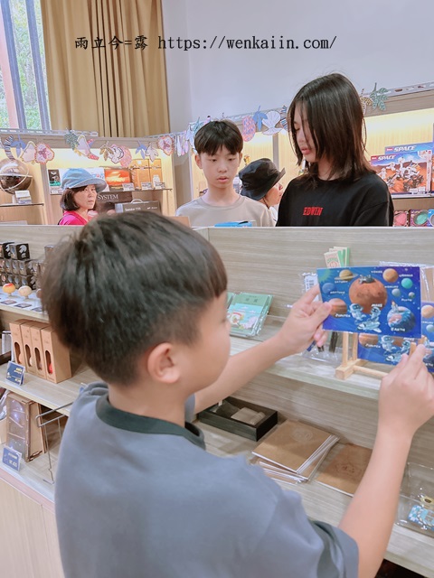 【台南室內景點/台南景點推薦】南瀛天文館：宇宙太空的奧妙探索，互動設施多，3D星象劇場精彩，台南必來親子景點，天文迷別錯過。 - 南瀛天文館, 南瀛天文館2025, 南瀛天文館2026, 南瀛天文館dacrd, 南瀛天文館ptt, 南瀛天文館交通, 南瀛天文館介紹, 南瀛天文館值得去嗎, 南瀛天文館劇場, 南瀛天文館台南, 南瀛天文館好玩嗎, 南瀛天文館展覽, 南瀛天文館展館, 南瀛天文館必玩, 南瀛天文館必看, 南瀛天文館必逛, 南瀛天文館推薦, 南瀛天文館票價, 南瀛天文館親子, 南瀛天文館門票, 南瀛天文館預約, 南瀛天文館體驗, 台南, 台南南瀛天文館, 台南博物館, 台南好玩, 台南室內景點, 台南必去, 台南必暑景點, 台南必逛, 台南推薦景點, 台南景點, 台南行程, 台南親子室內景點, 台南親子景點, 台南親子行程, 台南雨天景點, 臺灣博物館推薦, 親子景點南瀛天文館, 親子行程南瀛天文館 - 雨立今=霠